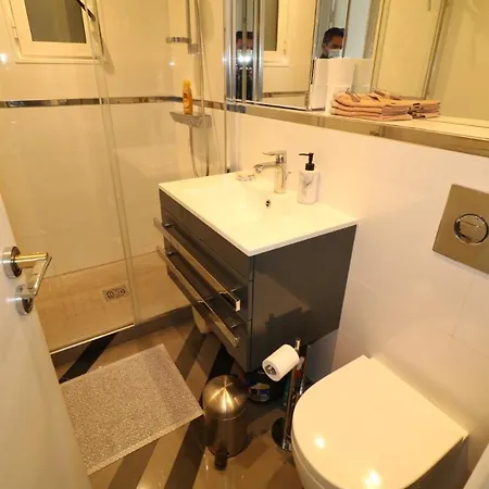 Beautiful 3 Bedroom. Direct Sea View. 401 * Cannes